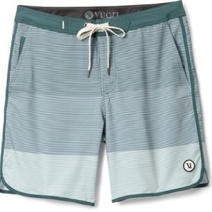 NWT ☀️ Vuori Men’s Cruise Boardshort- Steel Blue Wave Stripe, Size 38